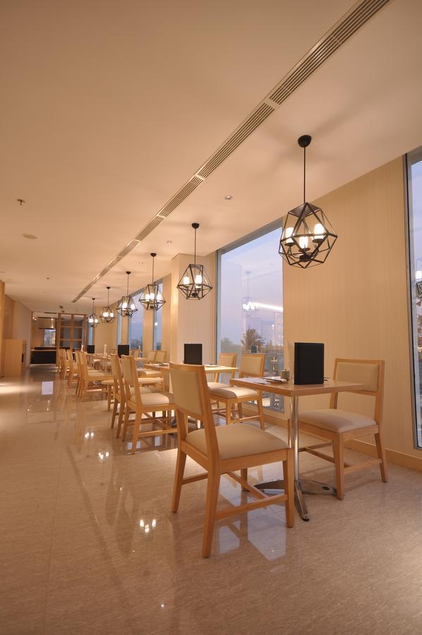 GTV Hotel Cikarang Buitenkant foto
