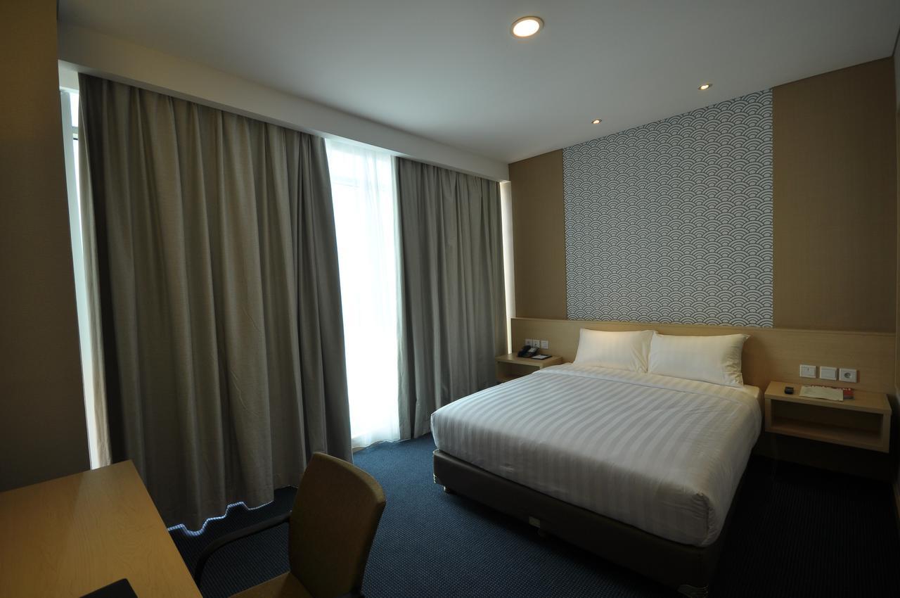 GTV Hotel Cikarang Buitenkant foto