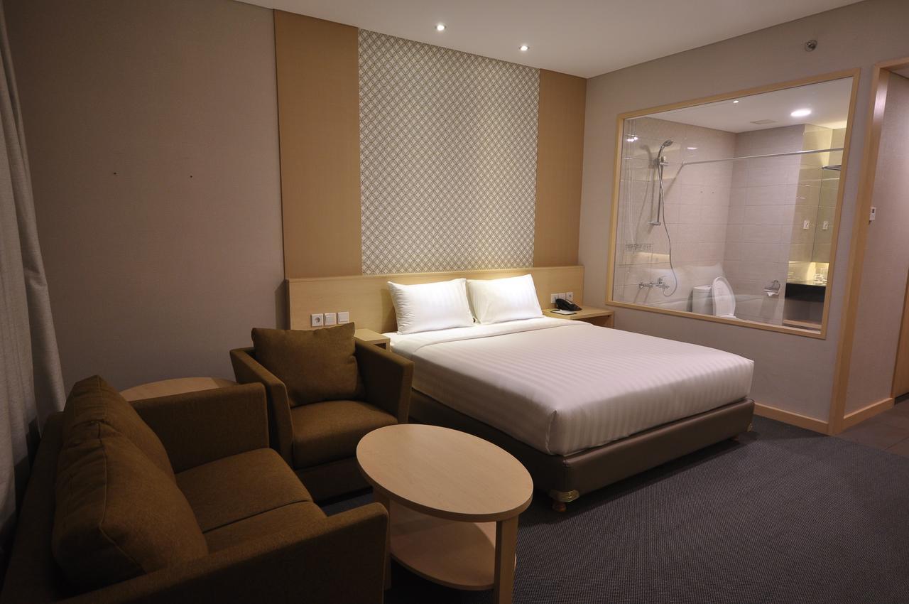 GTV Hotel Cikarang Buitenkant foto