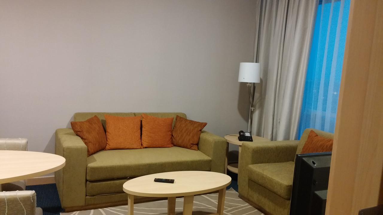 GTV Hotel Cikarang Buitenkant foto