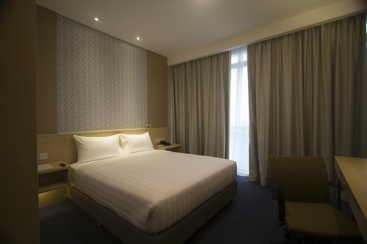 GTV Hotel Cikarang Buitenkant foto