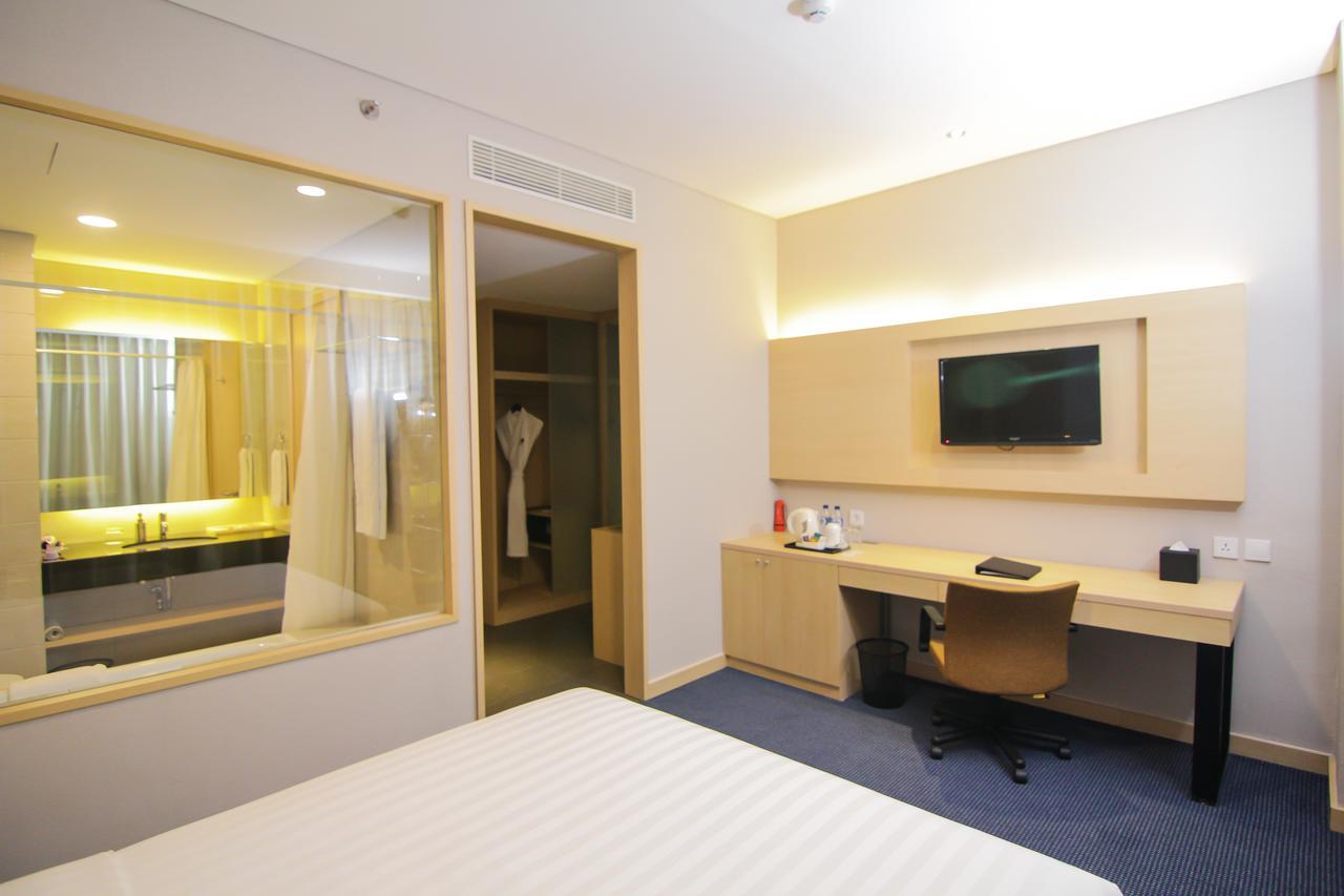 GTV Hotel Cikarang Buitenkant foto